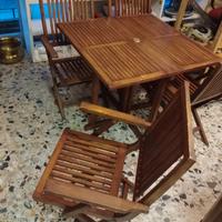 Tavolo in legno per giardino