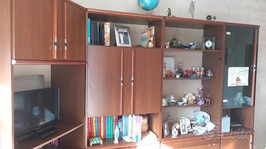 MOBILE LIVING, IN AGGIUNTA UN TAVOLO CON 4 SEDIE