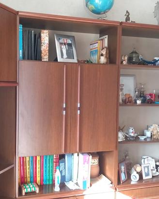 MOBILE LIVING, IN AGGIUNTA UN TAVOLO CON 4 SEDIE