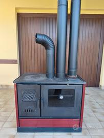 Cucina a Legna con Forno e Tubi Fumo