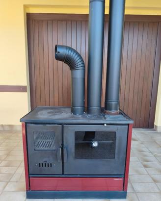 Cucina a Legna con Forno e Tubi Fumo