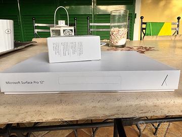 Surface Pro 12" 16GB 256GB NUOVO + Charger