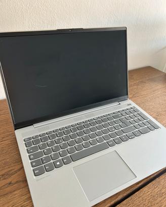 Lenovo IdeaPad 5 15” (i5, 8GB RAM, 512GB SSD)