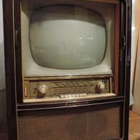 Mobile con TV d'epoca Graetz Kurfürst F44