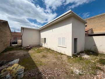 Indipendente 282 mq con ampio cortile-saif