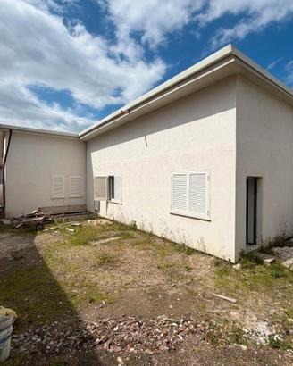 Indipendente 282 mq con ampio cortile-saif