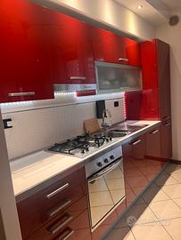 CUCINA CON ELETTRDOMESTICI