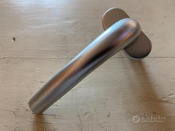 Maniglia per finestra e porta finestra