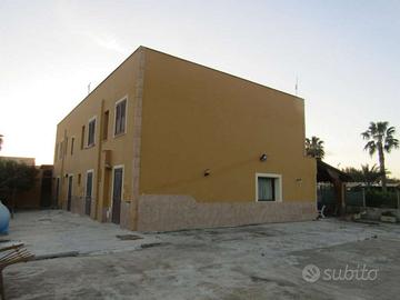 Casa di 320mq a pochi metri dal mare