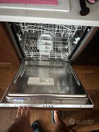 Lavastoviglie Indesit praticamente nuova 13 copert