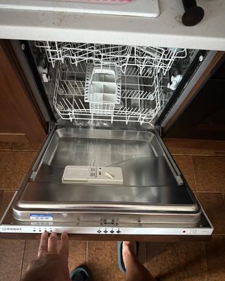 Lavastoviglie Indesit praticamente nuova 13 copert