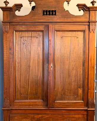 Armadio in legno massello