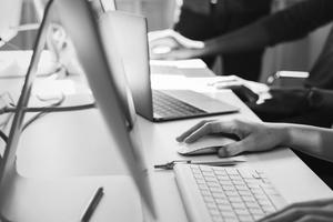 Ufficio arredato con sala riunioni posti auto