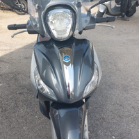 Piaggio Madly 125