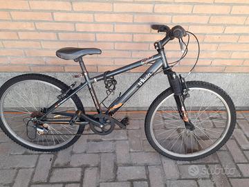 bicicletta MTB per ragazzo.