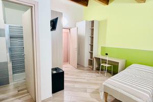 Posto letto in ampia doppia per studentessa