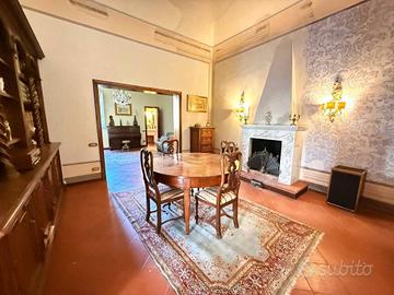 Casa indipendente di 210 m² con più di 5 locali a 