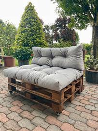 Divano pallet in legno + cuscini da giardino