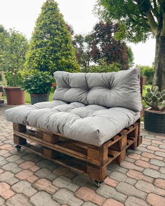 Divano pallet in legno + cuscini da giardino