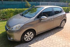 Peugeot 208 5p 1.4 hdi 8v Active - 2012