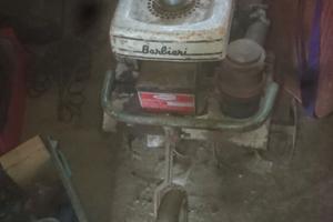 Vari attrezzi agricoli, motozappa, falciatrice