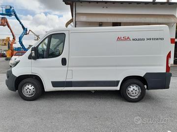 Furgone Peugeot boxer- compatto tetto basso