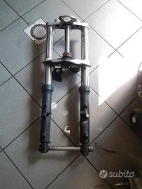 T-Max 500 01 04 08 Forcella gamba