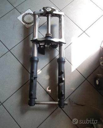 T-Max 500 01 04 08 Forcella gamba