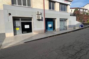 Locale commerciale acri