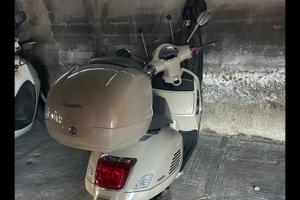 Piaggio Vespa 300 gts
