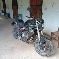 Moto Benelli bn naked 3000 km