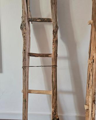 Scala decorativa in legno grezzo 