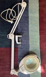 Lampada con lente d’ingrandimento LED