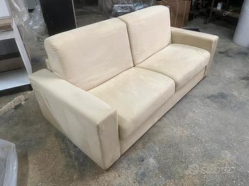Divano con letto estraibile compreso di materasso