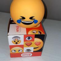 Lampada a Led Nuova Emoji Risata (Con pile)