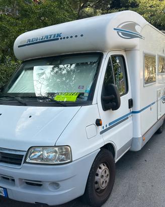 Camper semintegrale anno 2006 con 122.000 KM