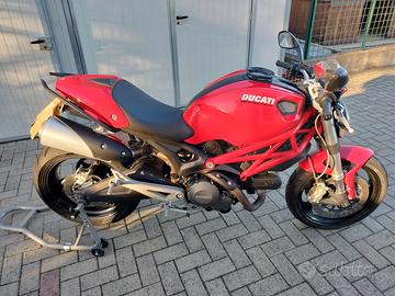 DUCATI MONSTER 696