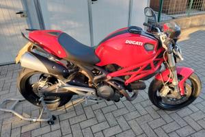 DUCATI MONSTER 696