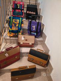 lotto di cartelle e zaini