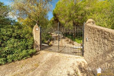 Teulada - Villa con terreno di 2,5 ettari e campo