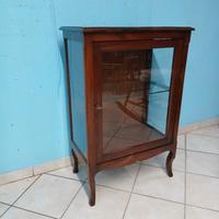 Vetrina in noce del 1800