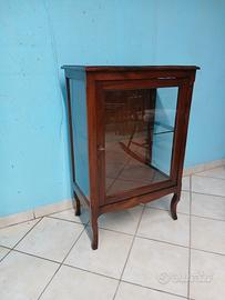 Vetrina in noce del 1800