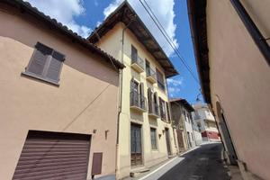 Immobile in asta di 252 m² con più di 5 locali a C