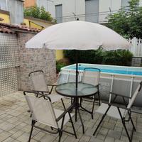 Tavolo e sedie da giardino 