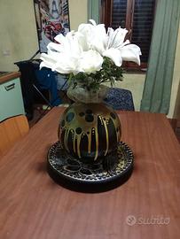 Vaso e piatto decorati