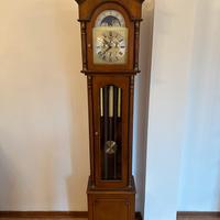 Orologio a pendolo con fasi lunari