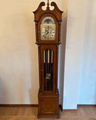 Orologio a pendolo con fasi lunari