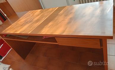 Scrivania in legno 