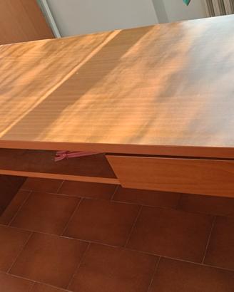 Scrivania in legno 