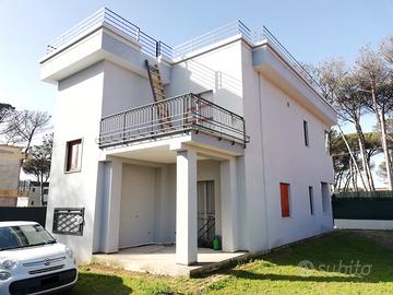 Villa indipendente con giardino su due livelli